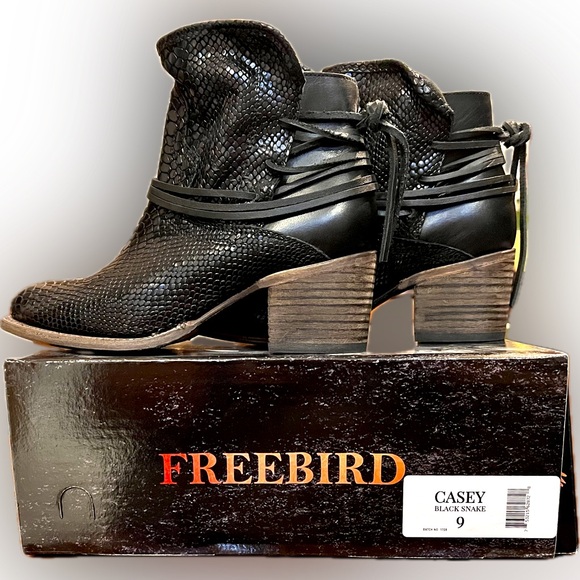Freebird by Steven Shoes - FREEBIRD CASEY ankle boot in BLACK SNAKE LEATHER, size 9M — never worn, NIB